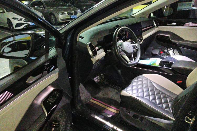 Used Volkswagen ID.6 CROZZ 2022 Long-Range Lite PRO Edition Driver Seat