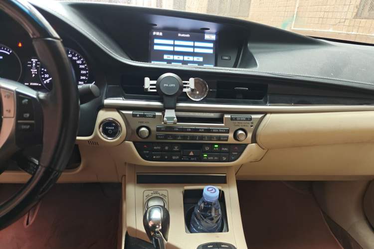 Used Lexus ES 2013 300h Elite Edition