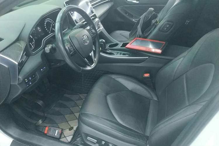 Used Toyota Avalon 2019 Dual-Engine 2.5L Luxury Edition China VI Standard