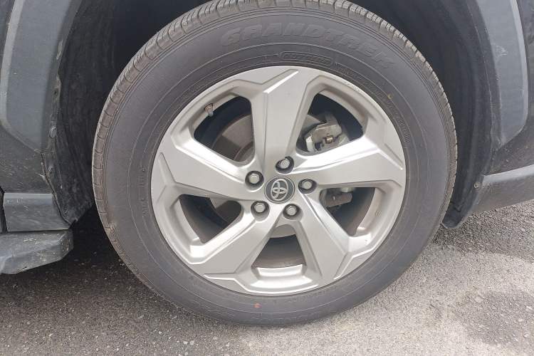 Used Toyota RAV4 2020 2.0L CVT Two-Wheel Drive Fashion Edition Right Front Wheel Hub