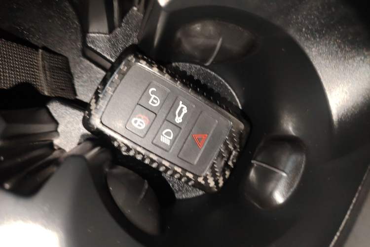 Used Land Rover Discovery Sport New Energy 2024 1.5T P300e Plug-in Hybrid Electric Version Interior 1