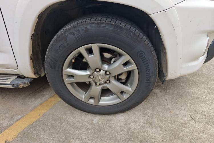 Used Toyota RAV4 2013 Special Edition 2.4L Automatic 4x4 Prestige Right Front Wheel Hub