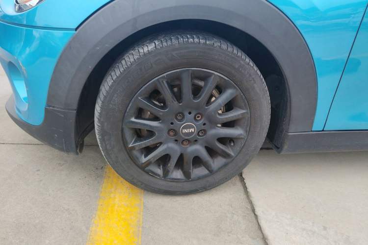 Used MINI 2016 1.5T COOPER Five-Door Edition Left Front Wheel Hub