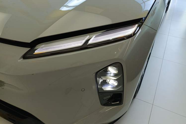 Used Nio ET5T 2025 75 kWh Touring Left Front Headlight