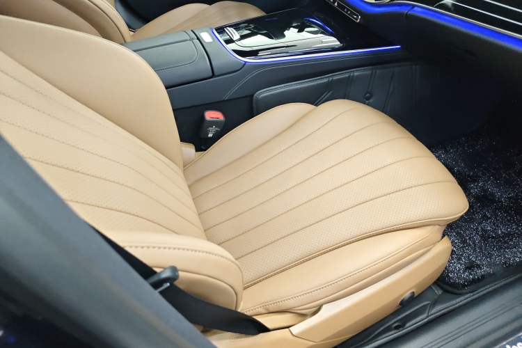 Used Mercedes-Benz E-Class 2025 E 260 L
