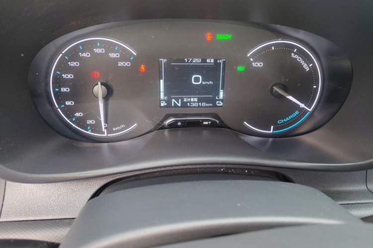 Used Wuling Hongguang New Energy 2025 Extended-Range Hybrid 50KM Comfort Version Odometer Close Up