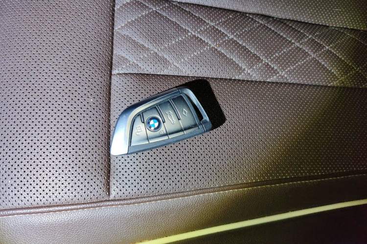 Used BMW 5 Series 2022 Restyled 525Li Luxury Package Vehicle Key