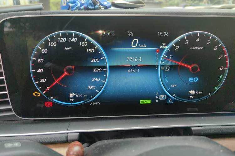 Used Mercedes-Benz GLE New Energy 2023 GLE 350 e 4MATIC Odometer Close Up