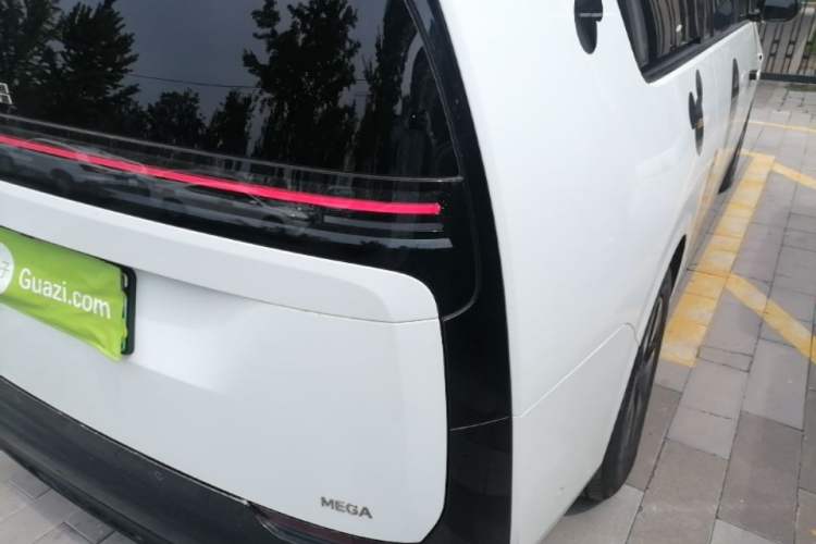 Used Li Auto MEGA 2025 Home Family Special Edition
