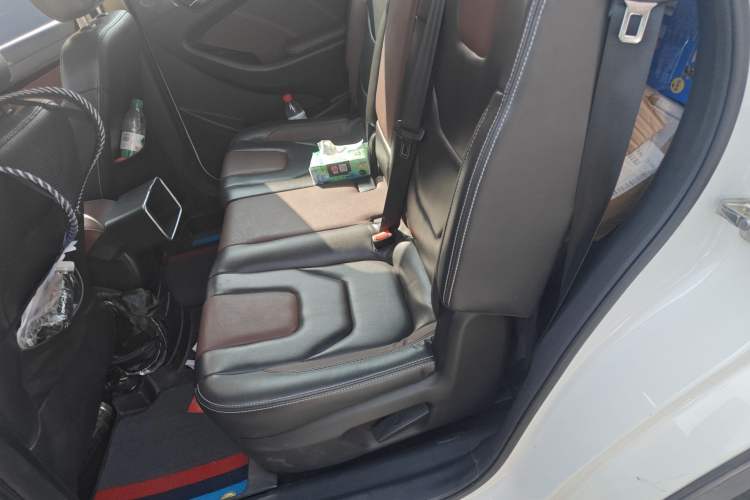 Used Dongfeng Fengon 580 2017 Revised Version 1.5T CVT Luxury Edition Left Rear Seat