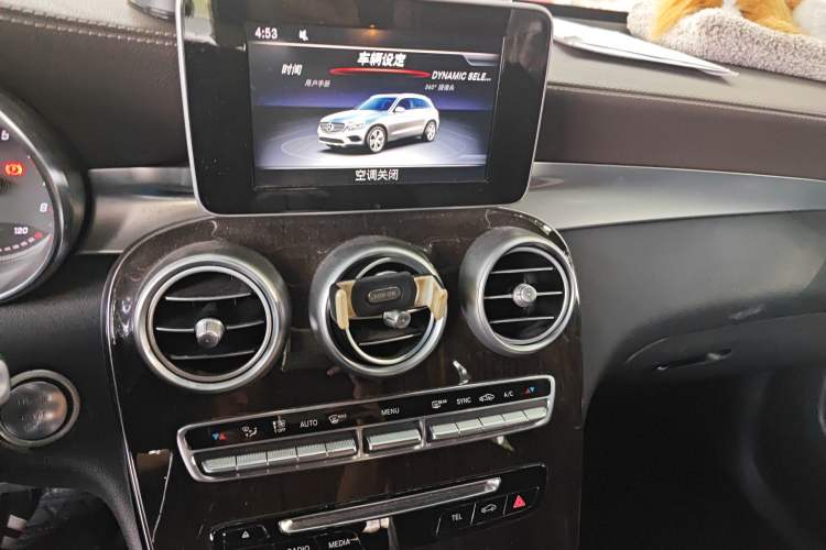 Used Mercedes-Benz GLC 2019 Facelift GLC 260 L 4MATIC Luxury Model
