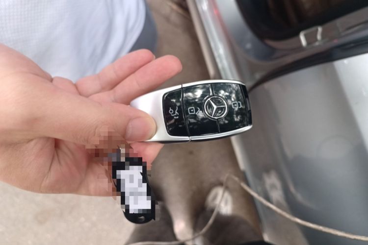 Used Mercedes-Benz E-Class 2021 E 300 L Sporty and Stylish Model Vehicle Key