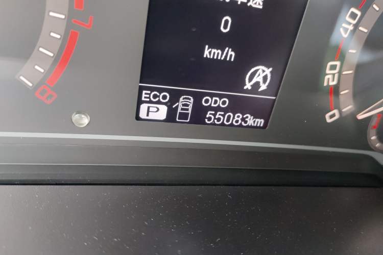 Used SAIC MAXUS T60 2017 2.0T Gasoline Automatic 4x4 High-Ride Elite Standard Cabin Odometer Close Up