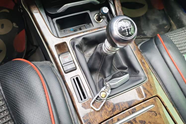 Used Hanteng X7 2016 1.5T Manual Luxury Edition Gear Lever