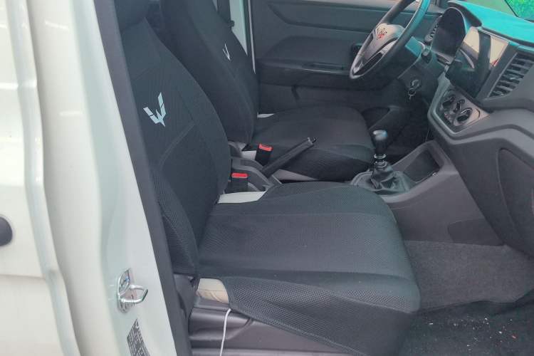 Used Wuling Hongguang V 2022 1.5L Jingqu Version Hydraulic Power Steering LAR Right Front Seat