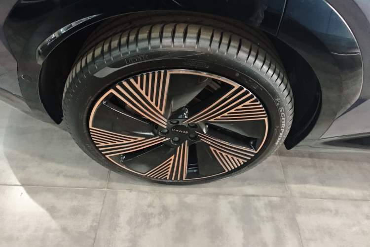 Used Lynk & Co 08 EM-P 2023 220 km Limited-Time Edition