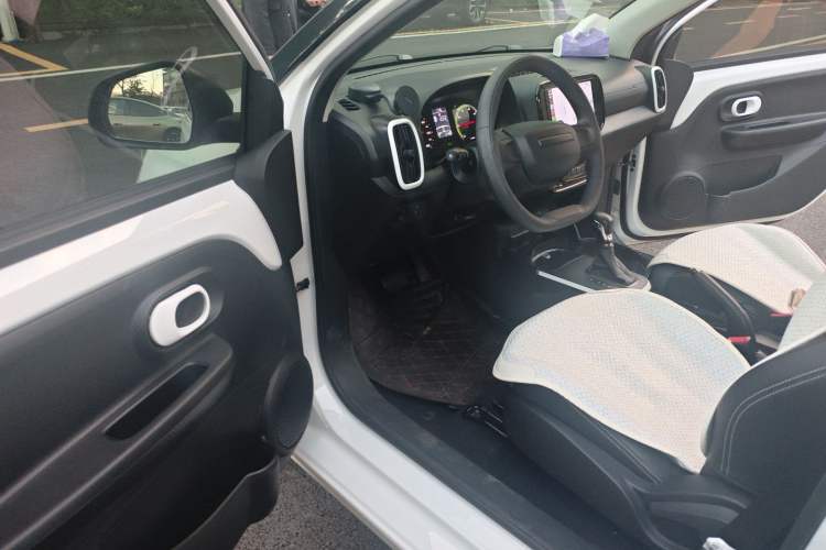 Used Roewe Clever 2022 311km QiQi BoBo Edition Driver Seat