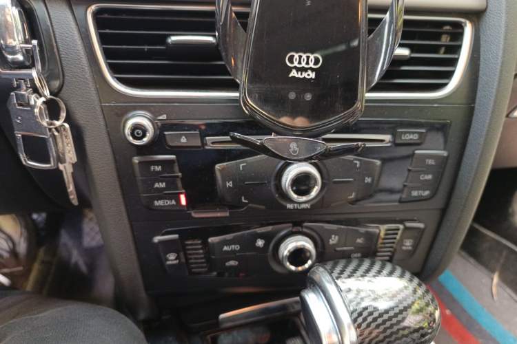 Used Audi A4L 2013 35 TFSI Automatic Standard Model Audio And AC Panel