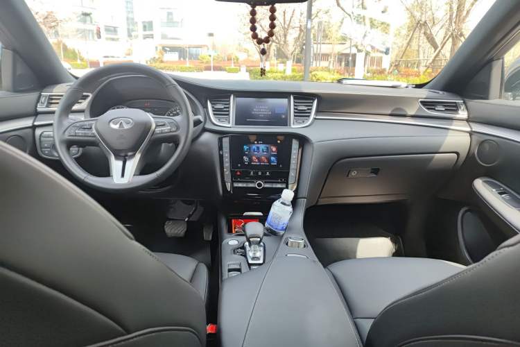 Used Infiniti QX55 2022 2.0T All-Wheel-Drive Ignite Edition Center Console