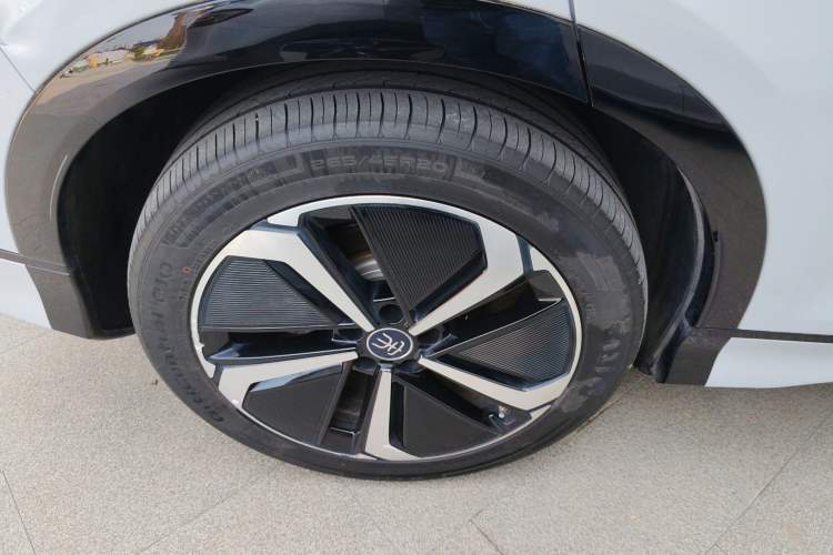 Used BYD Song L EV 2025 Intelligent Driving Version 662 km LiDAR Excellence Edition Right Rear Wheel Hub