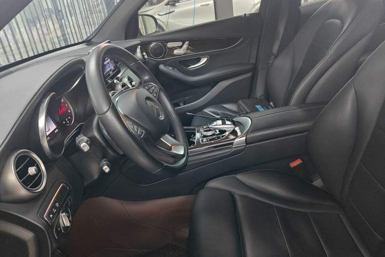 Used Mercedes-Benz GLC 2017 GLC 260 4MATIC Luxury Model