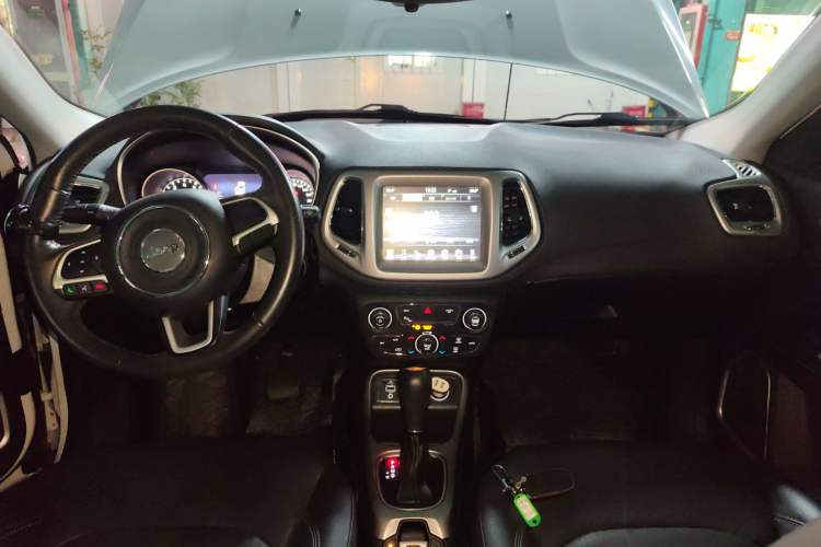 Used Jeep Compass 2017 200T Automatic Family Edition
