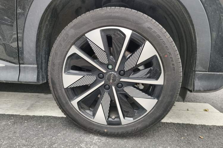 Used BYD Song PLUS New Energy 2025 DM-i 75KM Luxury Model Right Front Wheel Hub