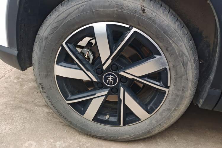 Used BYD Song Pro New Energy 2024 HONOR Edition DM-i 71KM Beyond Model Right Rear Wheel Hub