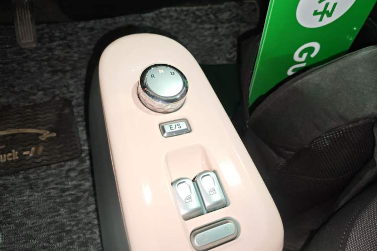 Used CHANGAN NEVO Lumin 2022 155 km – Refreshingly Sweet Edition Gear Lever