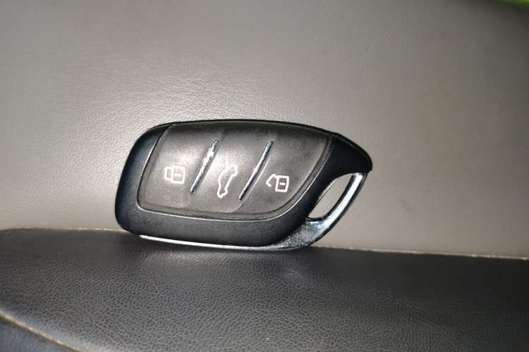 Used Roewe Clever 2021 302 km New Four-Seater Super-Efficient Version Vehicle Key