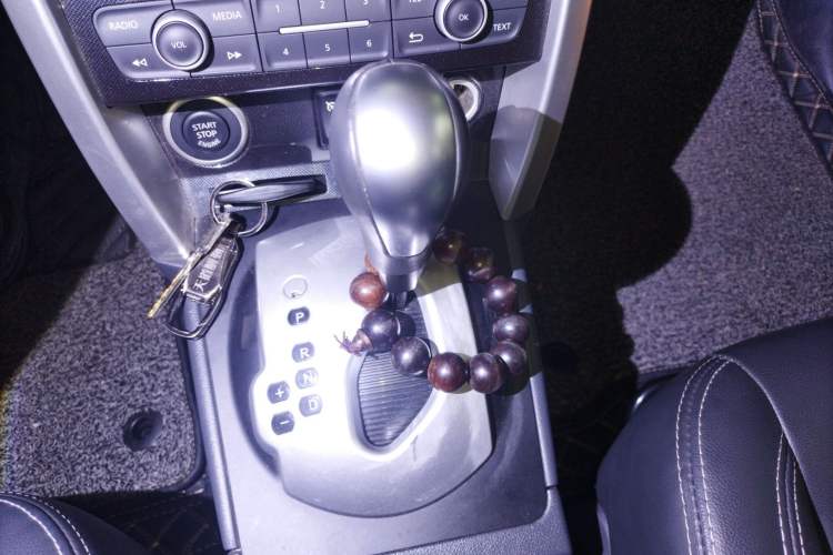 Used Renault Koleos 2014 Revised Version 2.5L Two-Wheel Drive Urban Edition Gear Lever