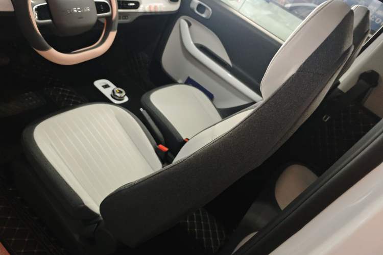 Used Geely Galaxy Panda 2025 210 km – Yuanqi Bear Left Front Seat