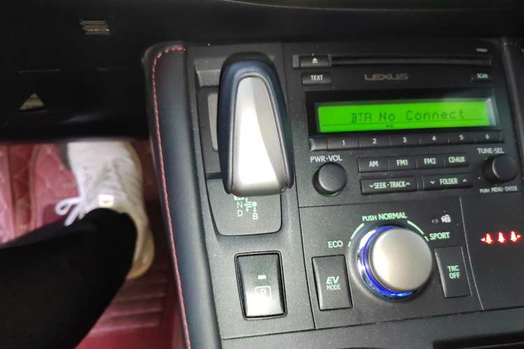 Used Lexus CT 2017 CT200h Elite Edition Two-Tone China V Standard Gear Lever