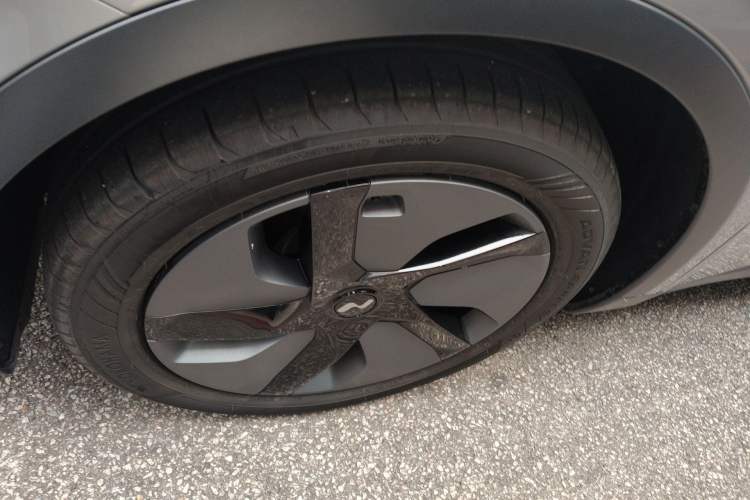 Used ONVO L60 2024 60 kWh Rear-Drive Version Left Front Wheel Hub