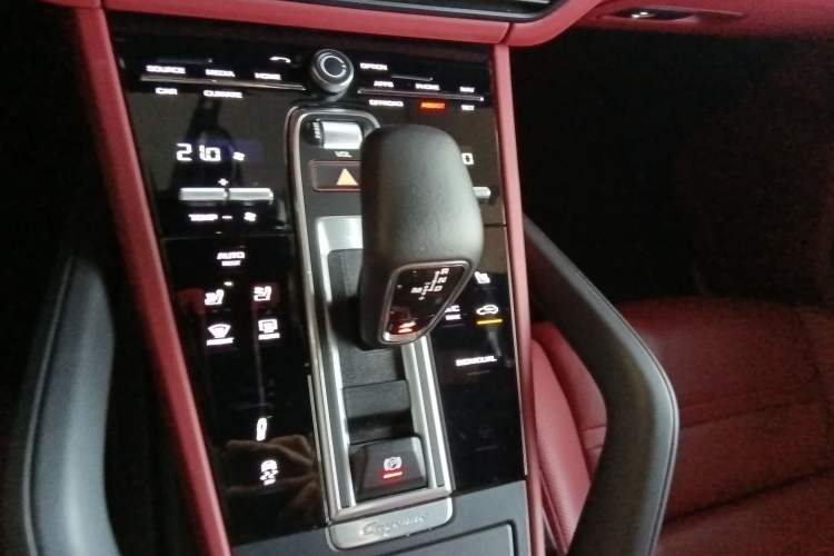 Used Porsche Cayenne E-Hybrid 2023 Cayenne E-Hybrid 2.0T Platinum Edition Gear Lever