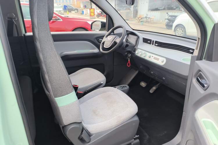 Used Wuling Hongguang MINIEV 2021 Macaron Premium Model – Lithium Iron Phosphate
