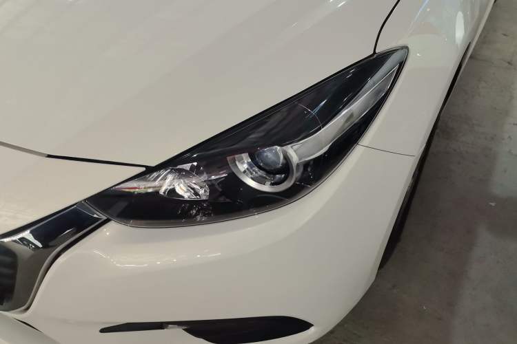 Used Mazda 3 Axela 2017 Sedan 1.5L Automatic Comfort Model China VI Standard Left Front Headlight