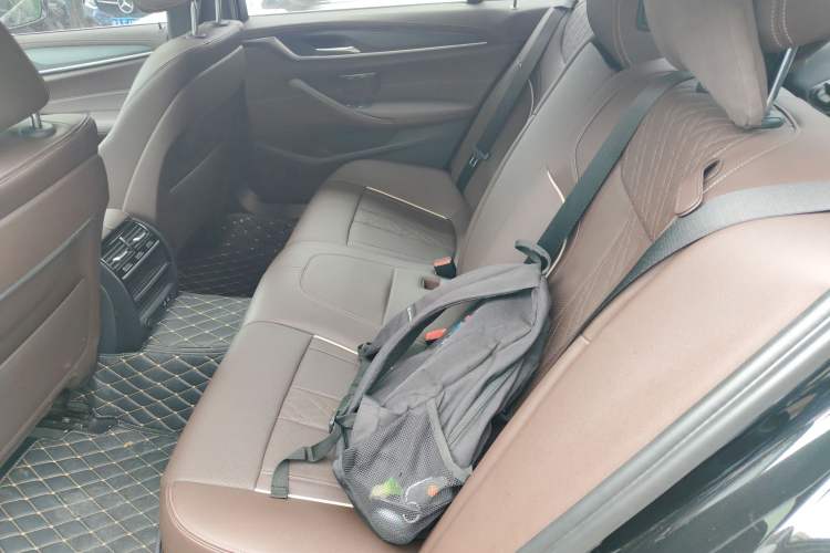 Used BMW 5 Series 2022 Restyled 530Li Leading Edition M Sport Package Left Rear Seat