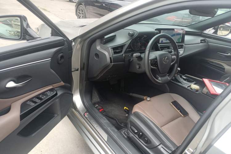 Used Lexus ES 2023 200 Excellence Edition Driver Seat