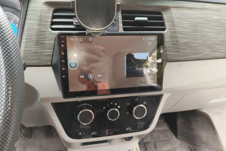 Used Jinbei New Hiace X30L CNG 2023 70L CNG Wealth Edition 6/7-seater Bus Non-Air-Conditioned Model SWCC15M