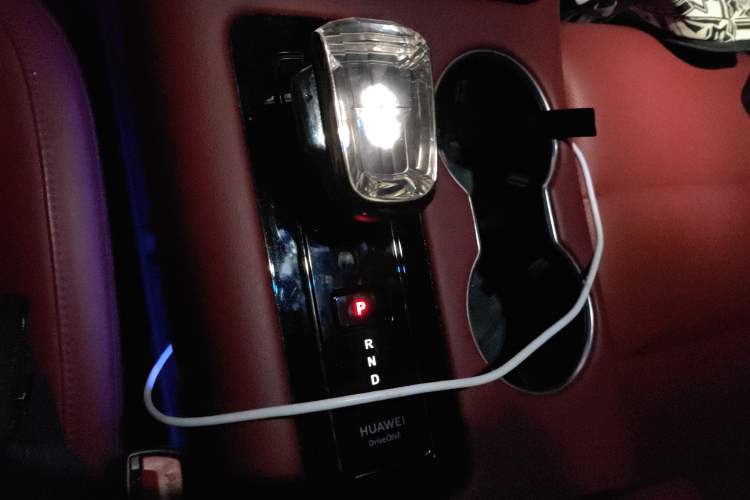 Used Hima AITO M5 2024 Extended-Range Max RS Four-Wheel Drive Advanced Intelligent Driving Version Gear Lever