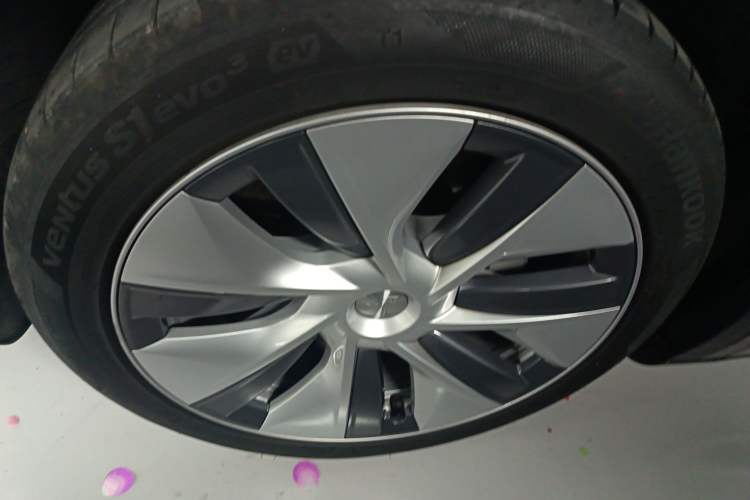 Used Tesla Model Y 2022 Long-Range All-Wheel-Drive Version