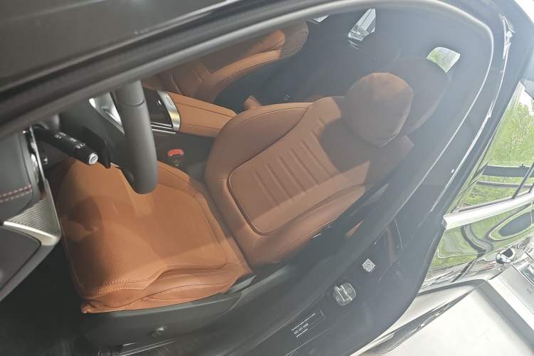 Used Mercedes-Benz GLC 2026 GLC 260 L 4MATIC Classic Edition Left Front Seat