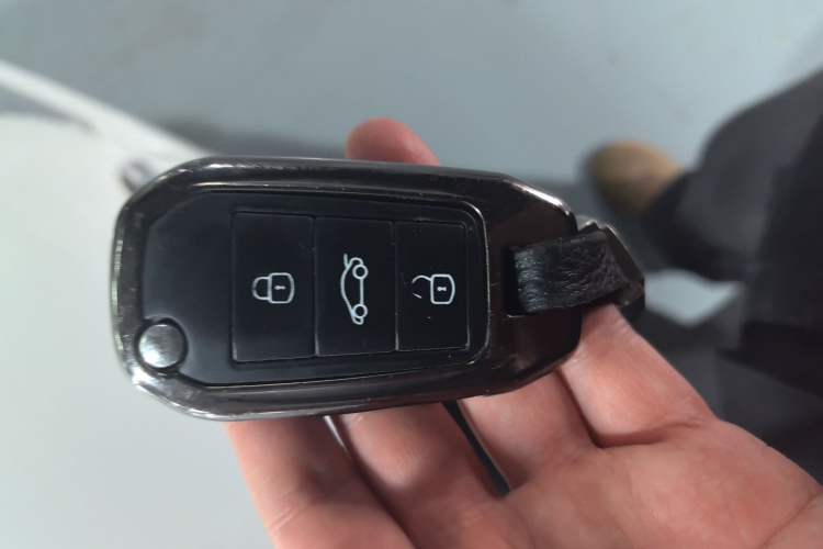 Used Peugeot 508 2013 2.0L 2nd Anniversary Edition with Automatic Sunroof – Classic Version