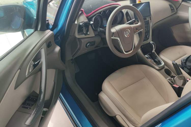 Used Buick GT 2012 GT 1.6L Automatic Fashion Edition Left Front Seat