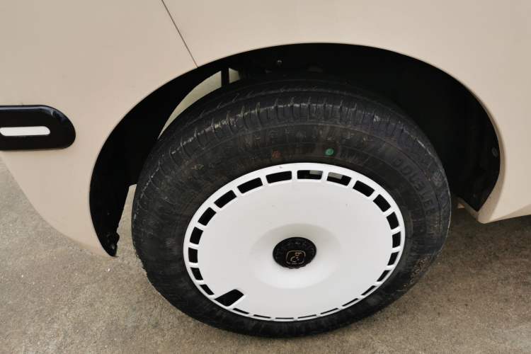 Used Chery QQ Ice Cream 2024 Youth Edition 205km Milkshake