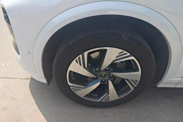 Used Audi Q6L e-tron 2026 Ultra-Long Range Edition Left Front Wheel Hub