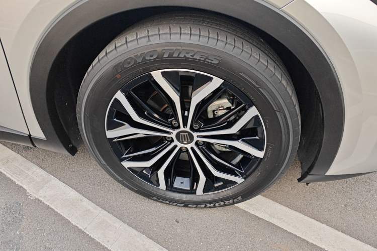 Used Toyota Crown 2023 2.5L SportCross HEV Two-Wheel Drive Prestige Edition Right Front Wheel Hub