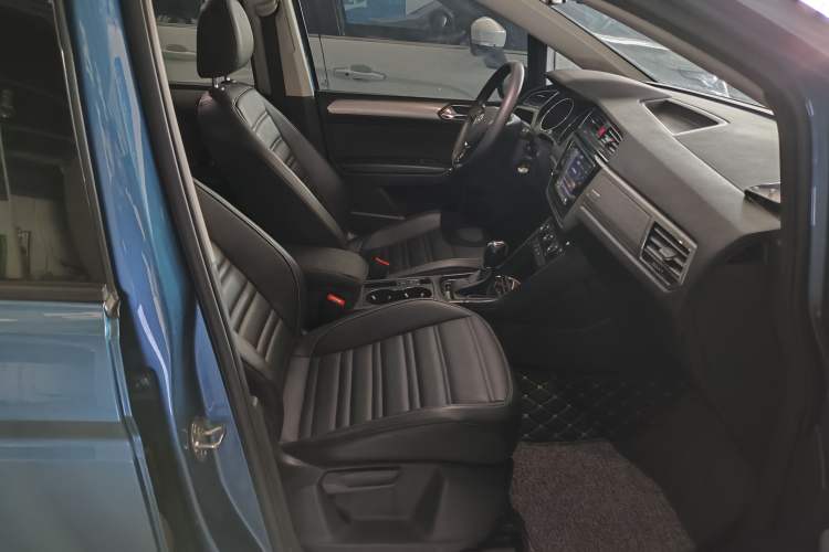 Used Volkswagen Touran 2018 Volkswagen Touran L 280TSI DSG Comfort Edition 7 Seats China V Emission Standard Right Front Seat