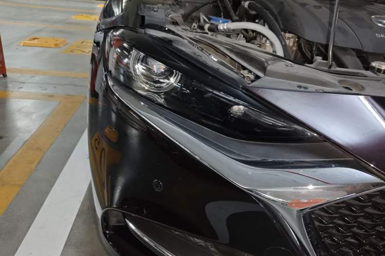 Used Mazda CX-4 2020 2.0L Automatic Two-Wheel Drive Blue Sky Exploration Edition Right Front Headlight